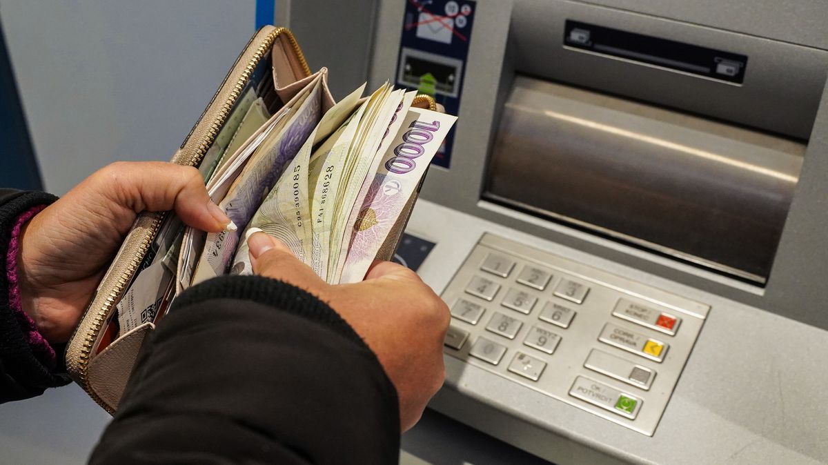 Banka nám ruší účty a neříká proč, stěžují si Rusové žijící v Česku